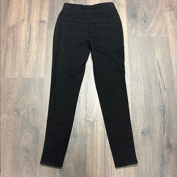 I.N.C. INTERNATIONAL CONCEPTS
Women's Mid Rise Skinny-Leg Jeans w Ankle Zip - Picture 7 of 8